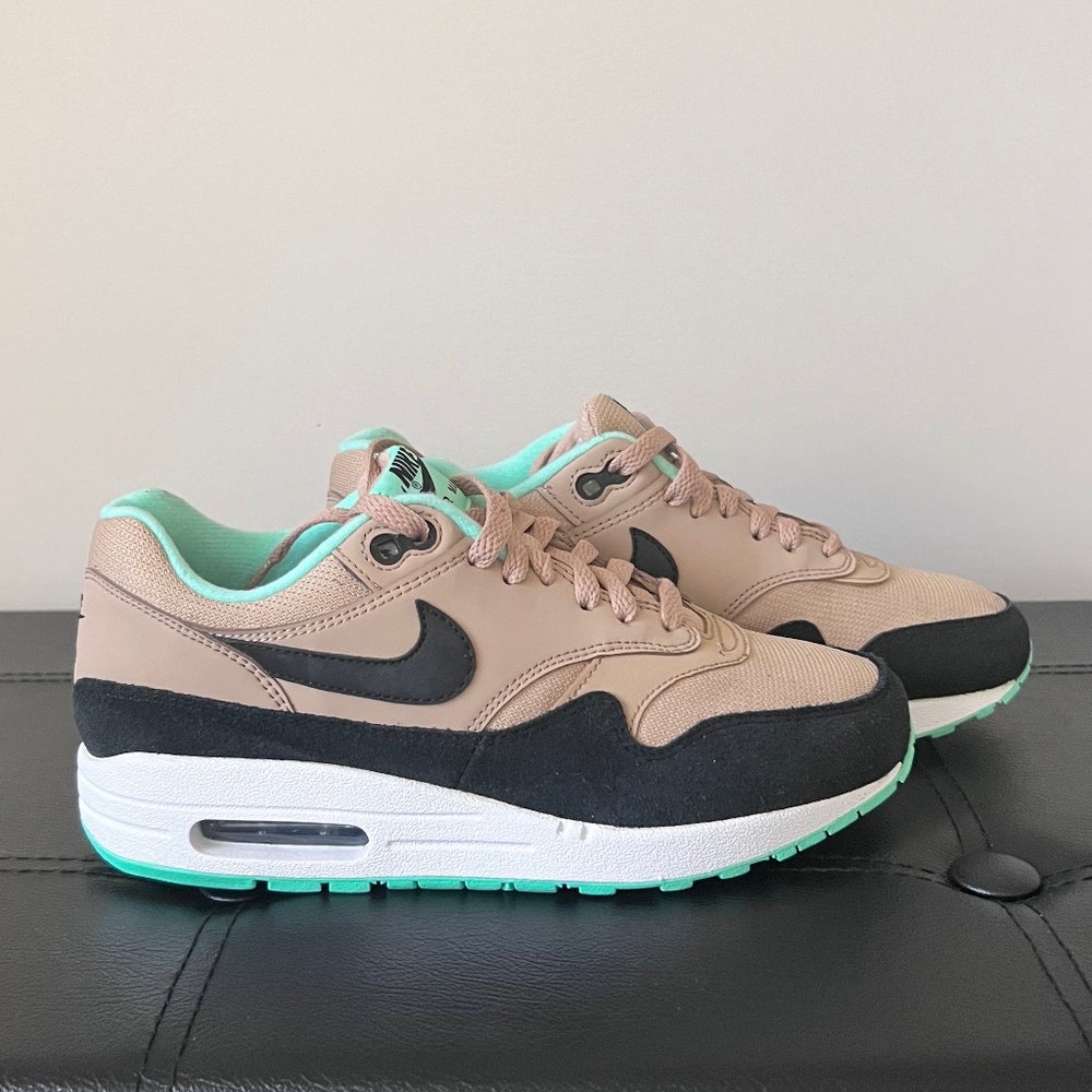 NIKE Air Max BRAND NEW Women's 6.5